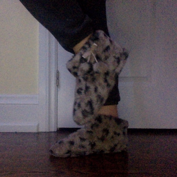 fuzzy slipers - Picture 3 of 4